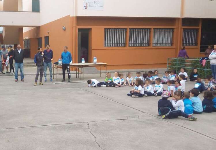 Momento del acto solidario celebrado este jueves con alumnos de dos colegios de San Juan (Foto TA)